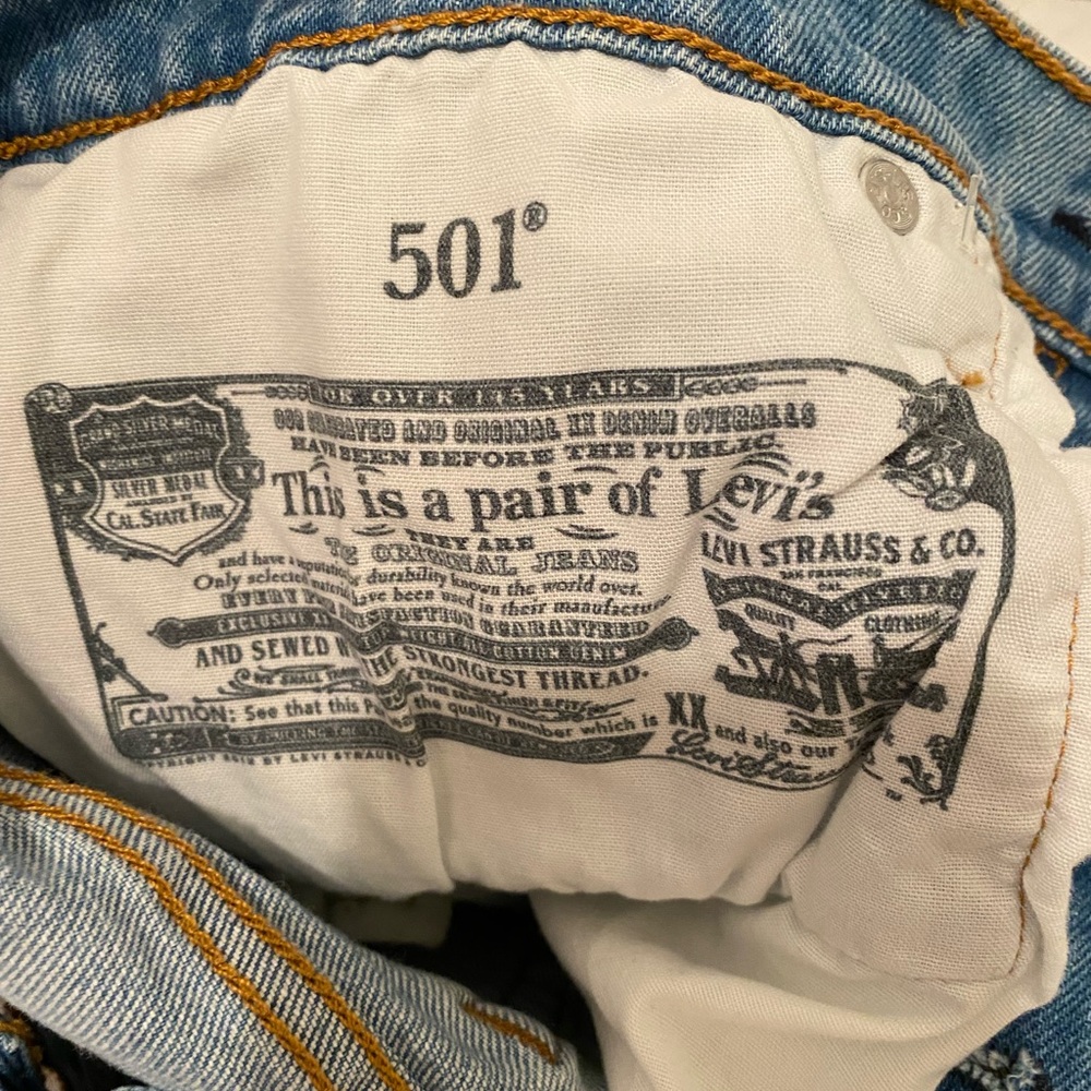 Levi’s Women’s 501 High Rise Bleach Wash Denim Shorts - Waist Size 25 - Picture 15 of 16